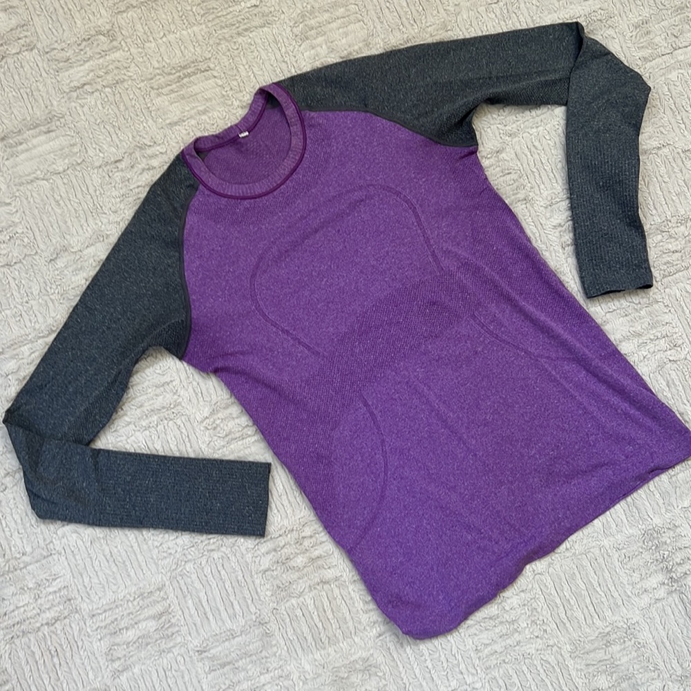 Lululemon Run: Swiftly Tech Long Sleeve Size 8
Tender Violet / Black